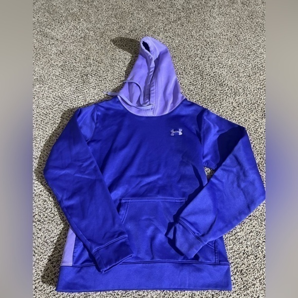 Women’s under Armour sweatshirt